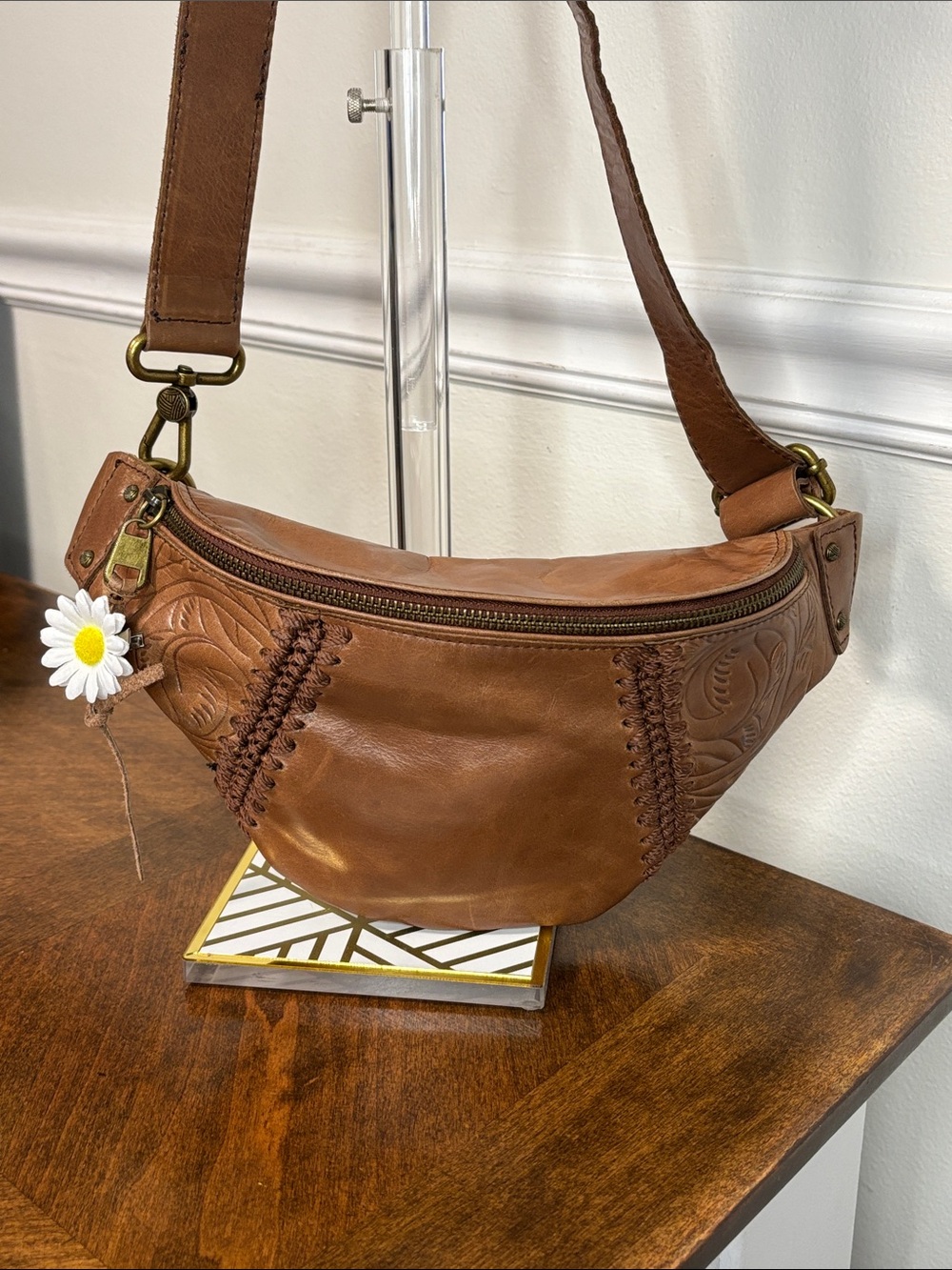The SAK TAN LEATHER BELT BAG/ CROSSBODY WITH EMBROIDERED ACCENTS & DAISY CHARM - Picture 4 of 16